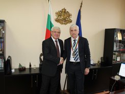 Министър Ананиев награди проф. д-р Валтер Клепетко със Златен почетен знак на Министерството на здравеопазването