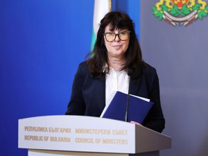 Министър Кондева: Стартира препоръчителната имунизация на бременни срещу коклюш