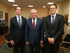 Министър Кирил Ананиев проведе среща с президента на „Лекарства за Европа“ г-н Кристоф Столер и генералния изпълнителен директор г-н Адриан ван ден Ховен