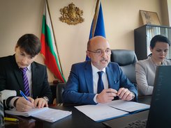 Министър Меджидиев проведе видеоконферентна среща с еврокомисар Стела Кириакиду