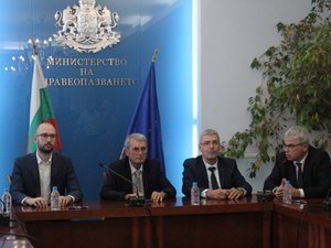 Министър Хинков: Националният рамков договор трябва да се подписва всяка година