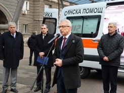 Пет Центъра за спешна медицинска помощ вече разполагат с първите в България високопроходими линейки