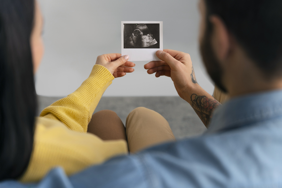 back-view-couple-expecting-baby.jpg