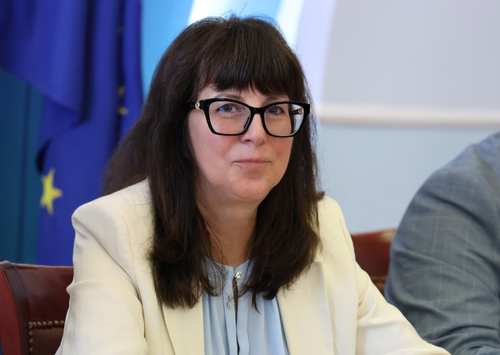 Министър Кондева сложи край на напрежението в НКБ