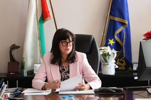 Министър Кондева издаде нова заповед, с която забранява износа на определени лекарства