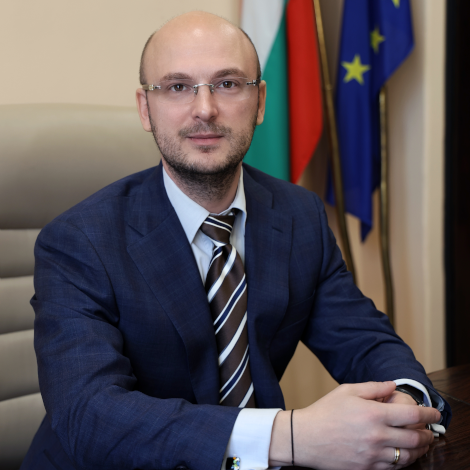 Огнян Лютаков