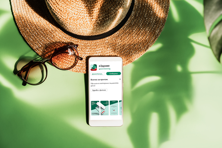 smartphone-sunglasses-hat-green-background-with-tropical-leaf-shadow copy.jpg
