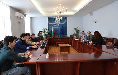 Министър Околийски: Ще търсим работещи промени в наредбата за специализациите и защита на интересите на младите лекари