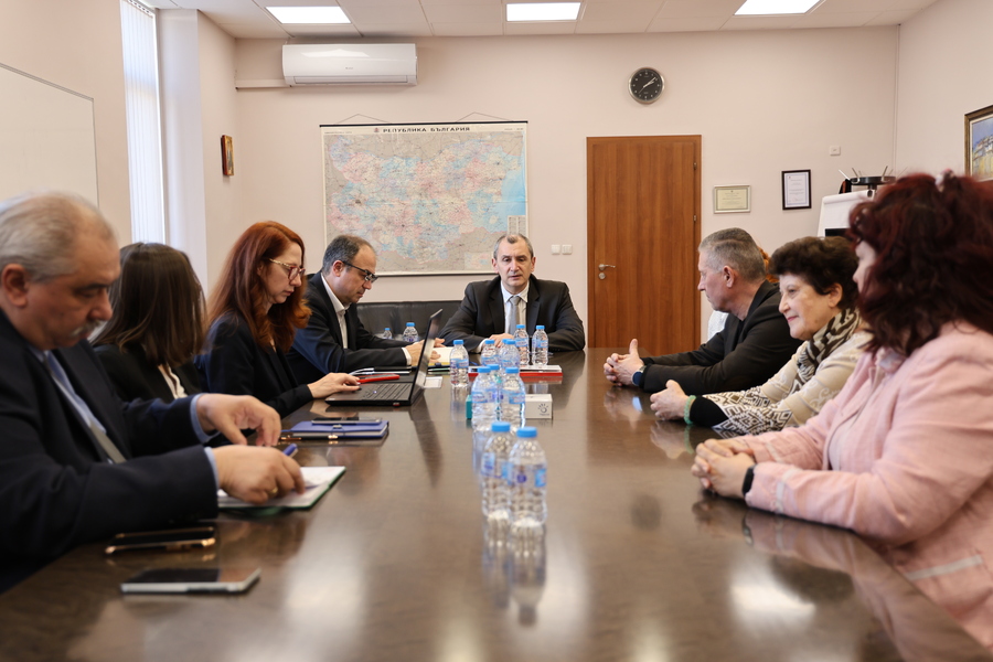 Министър Околийски с КТ 