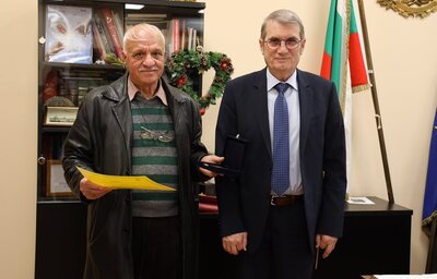 Фелдшерът изродил бебе в линейка с награда „Посланик на живота“