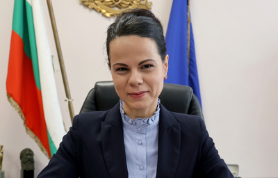 Поздравителен адрес от министъра на здравеопазването Катя Ивкова по случай Международния ден на сестринството