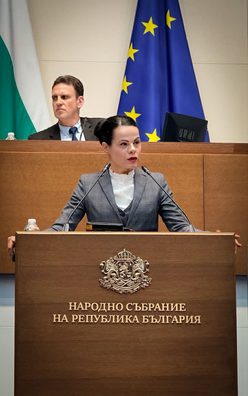 Министър Ивкова: “След 20 години опити да се реформира системата, дестабилизацията, до която се достигна, е срамна”