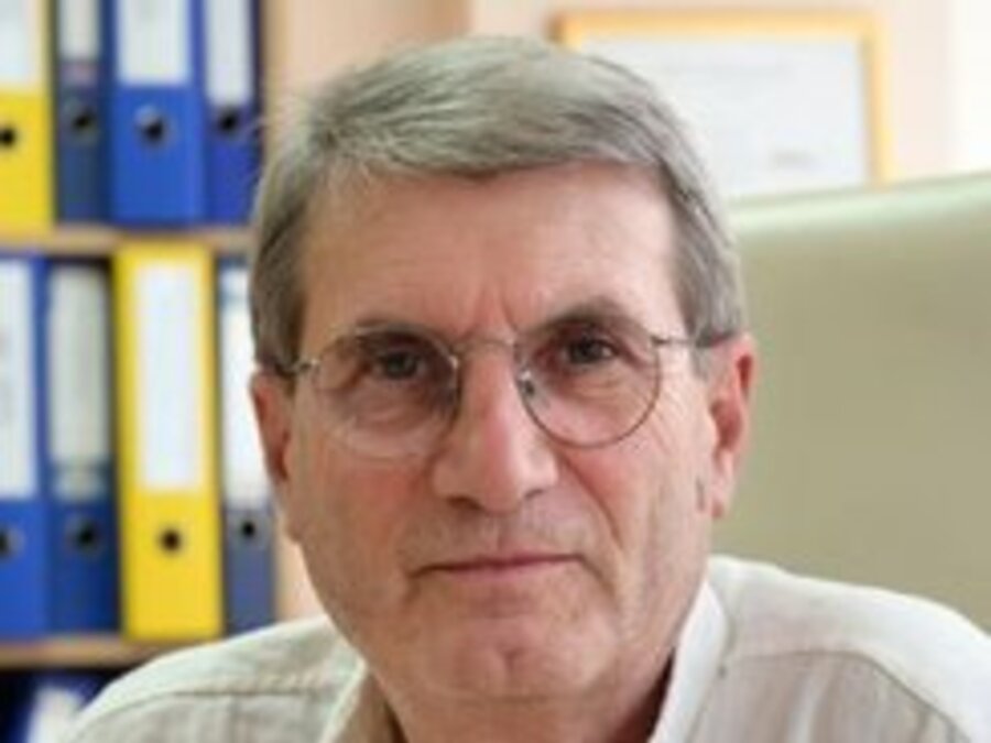 prof-hristo-hinkov-300x300_Kln86QL.jpg__245x184_q85_crop_subject_location-147,57_subsampling-2_upscale.jpg