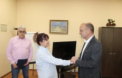 Родилката от Силистра, която по спешност беше транспортирана до София със самолет „Спартан“ в началото на януари, се срещна с министър Меджидиев
