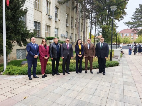 Министър Катя Ивкова посети обновената психиатрична база на университетската болница в Плевен