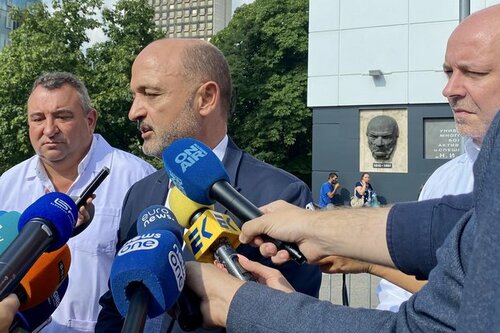Министър Меджидиев: Подобрява се състоянието на едното от децата, приведени в УМБАЛСМ „Пирогов“ от старозагорската университетска болница „Проф. д-р Стоян Киркович“