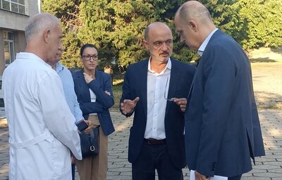 Здравният министър д-р Асен Меджидиев: Два реанимационни екипа на ЦСМП Стара Загора вече пътуват към "Пирогов", където ще бъдат приведени две от децата, пострадали при инцидента на АМ „Тракия“