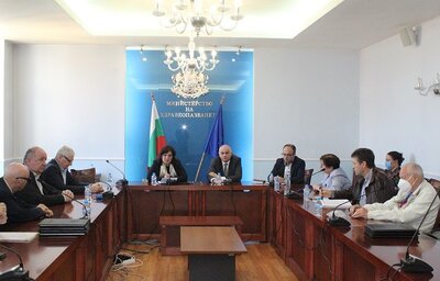 По-добри условия на заплащане в отрасъл „Здравеопазване“ са заложени в новия Колективен трудов договор