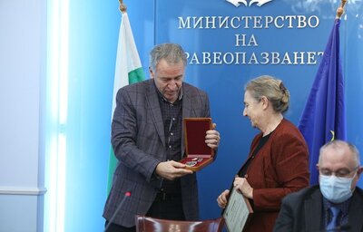 Проф. Мира Кожухарова беше отличена със златен медал на Министерството на здравеопазването