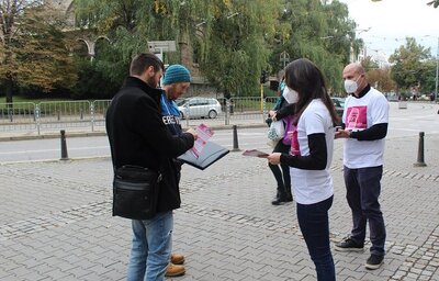 Информационни материали за популяризиране на темата за донорството на органи бяха раздавани днес пред Министерството на здравеопазването