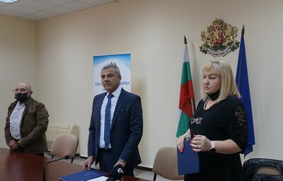 С грамоти на Министерството на здравеопазването за проявено старание и висок професионален ангажимент към имунизационната кампания срещу COVID-19 бяха отличени работещи в имунизационни кабинети в страната