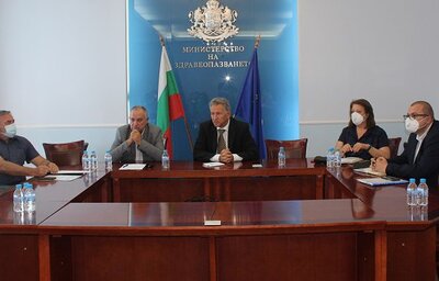 Министърът на здравеопазването и водещи епидемиолози, инфекционисти и вирусолози обсъдиха необходимостта от въвеждане на допълнителни противоепидемични мерки в страната