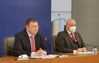 Министър Ангелов: Водим преговори за осигуряване на допълнителни количества информационна РНК ваксина